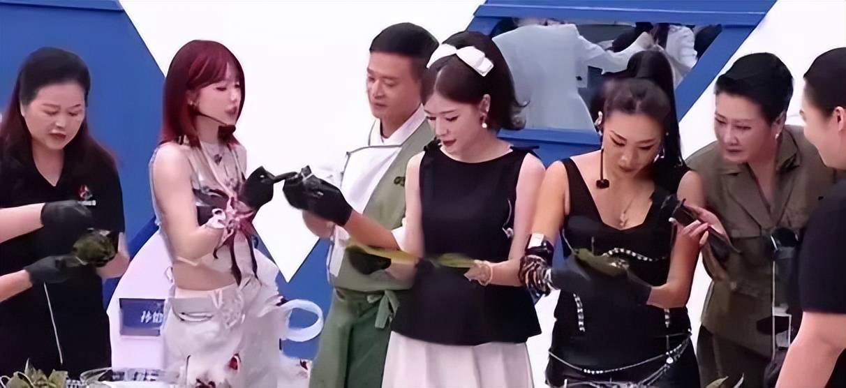 2026过半!四位明星口碑翻车,韩红周冬雨在内,一个比一个不冤