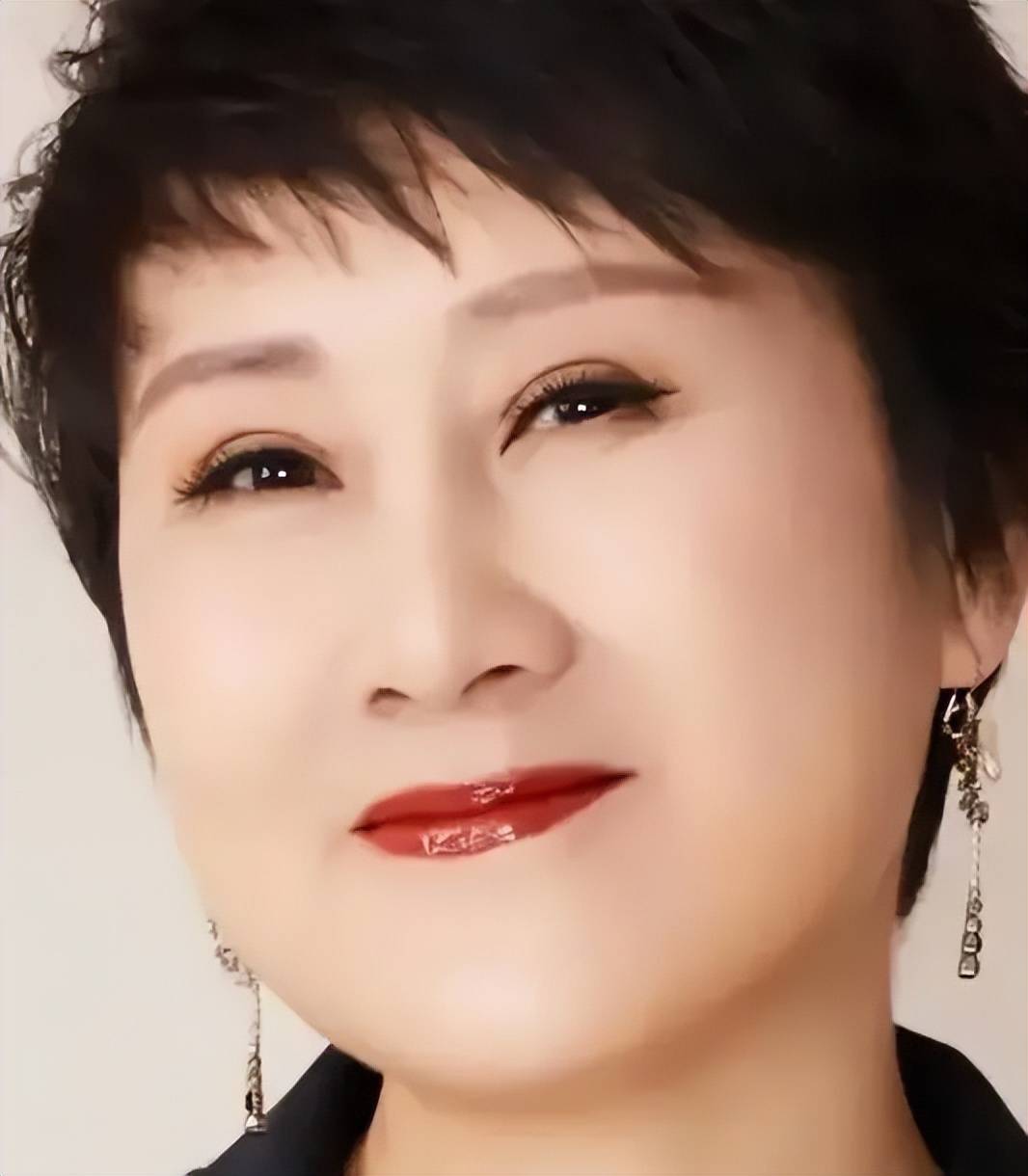 2026过半!四位明星口碑翻车,韩红周冬雨在内,一个比一个不冤
